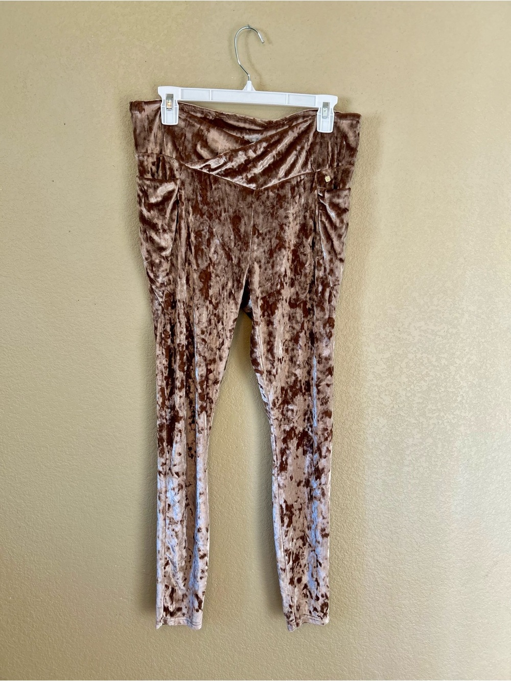 Fabletics Crushed Velvet Activewear Set XL Sports Bra Leggings Yoga Gym Athlete - Picture 7 of 16